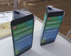 Participantes do evento encontram informações sobre o novo aplicativo .periodicos. (Foto: CGPP/CAPES)