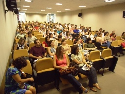 Alunos da UFRN participam de treinamento na biblioteca (Foto: Mônica Santos)